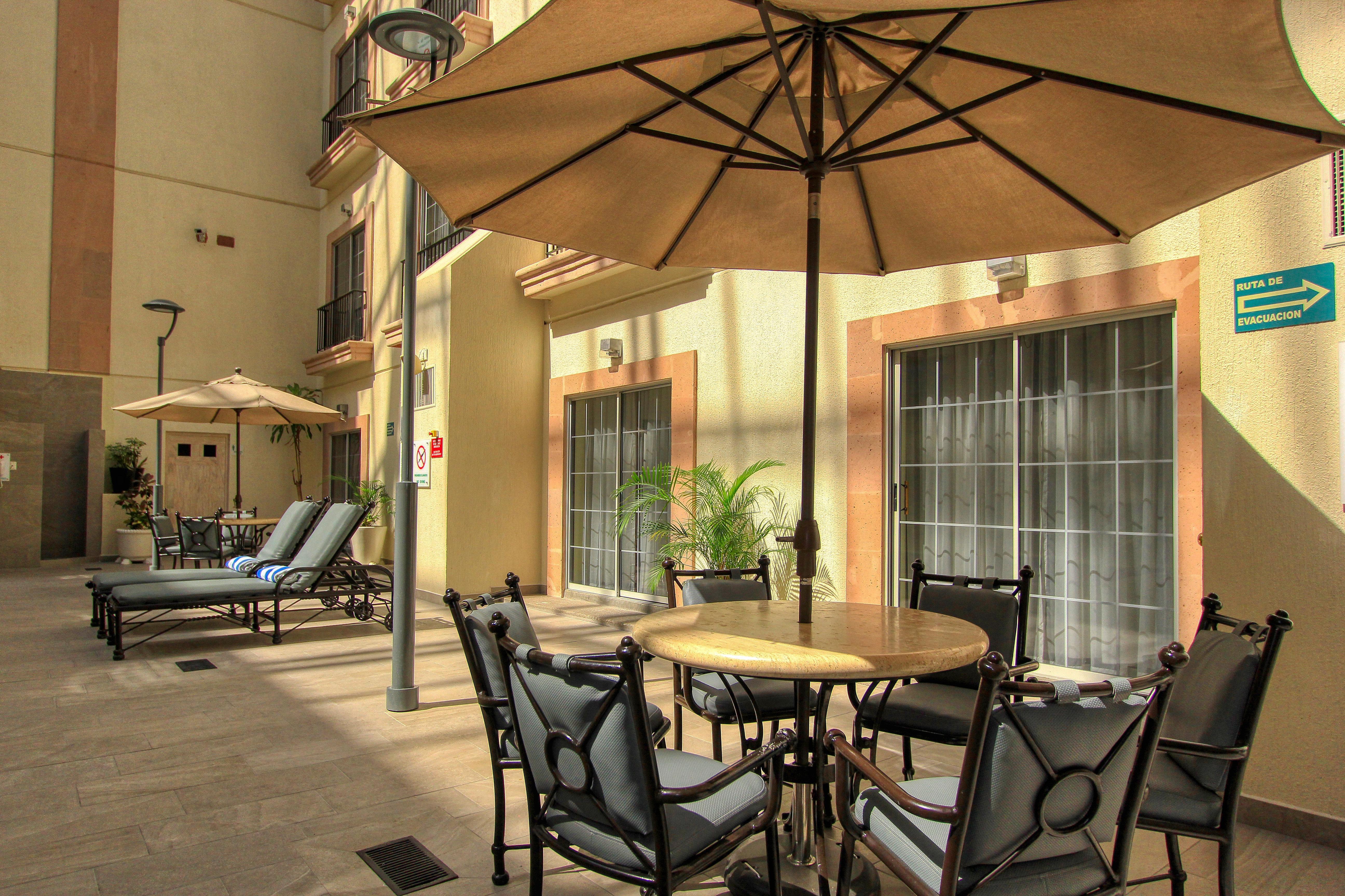 Holiday Inn Leon By Ihg Buitenkant foto